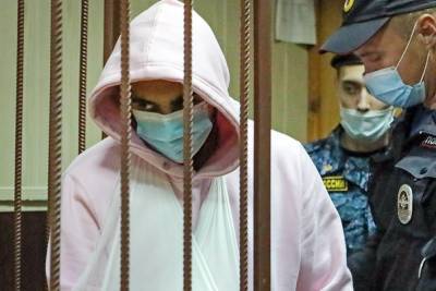 Эльмина Гулиева - Сбившего прохожих рэпера Гулиева приговорили к четырем годам - tvc.ru - Москва