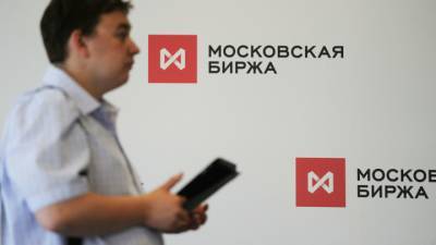 Рубль не изменился к доллару и евро после объявления санкций США - vesti.ru