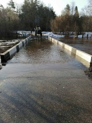 Низководный автомобильный мост через Линду затопило на Бору - vgoroden.ru - Нижегородская обл. - район Борский