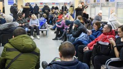 Владимир Путин - Путин поручил убрать из социальной сферы унижающую людей бюрократию — видео - 5-tv.ru - Россия