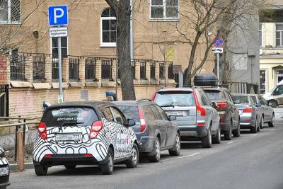Названа самая популярная ошибка при оплате парковки среди водителей в столице - vm.ru - Москва