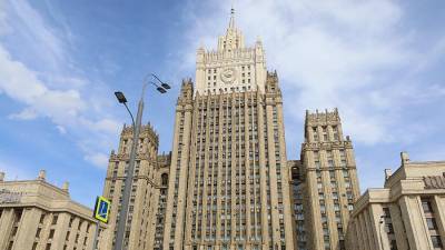Мария Захарова - Джо Байден - В МИД РФ предупредили о решительном ответе на новые санкции США - iz.ru - Вашингтон