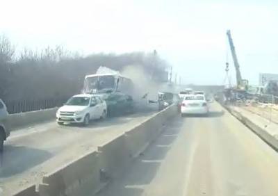 Момент аварии с маршруткой на мосту через Трубеж показали с другого ракурса - ya62.ru - Рязань