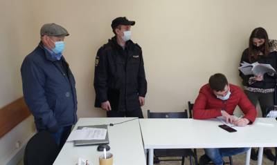 Алексей Навальный - В регионах полицейские массово изымают в штабах Навального листовки об акции в поддержку политика - og.ru - Краснодар - Иркутск - Псков - Пенза