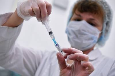 Александр Дмитриев - Российские ученые создадут первую в мире съедобную вакцину от коронавируса - lenta.ru - Санкт-Петербург