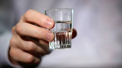 Новосибирские ученые создали беспохмельную водку - iz.ru
