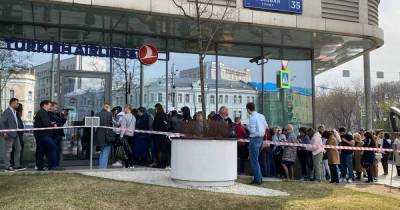 Россияне борются с последствиями приостановки полетов в Турцию - readovka.news - Турция