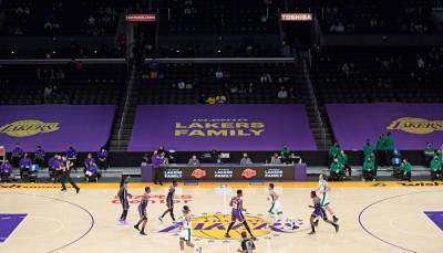 НБА. Лейкерс проиграли Бостону, победы Финикса и Милуоки - sportarena.com - Бостон - Лос-Анджелес - Сакраменто