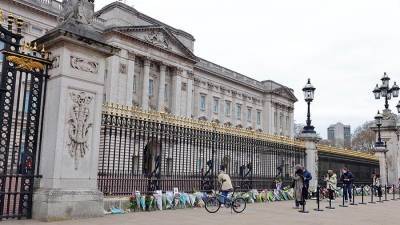 принц Уильям - принц Гарри - принц Чарльз - Меган Маркл - принц Филипп - герцогиня Камилла - принцесса Анна - Букингемский дворец показал список приглашенных на похороны принца Филиппа - iz.ru - Англия
