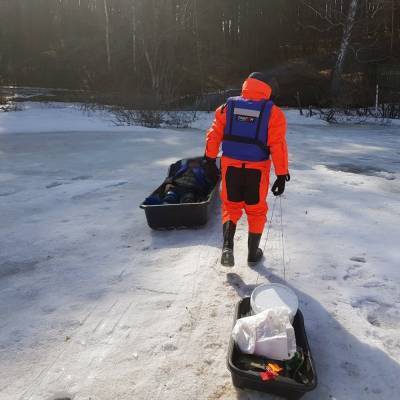 В Челябинске со льда озера сняли двух рыбаков, которые не смогли выйти на берег - znak.com - Челябинск