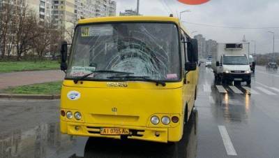 Проехал почти 50 метров: на Позняках в Киеве маршрутка насмерть сбила женщину – фото - 24tv.ua - Киев - Новости