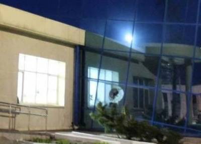 Хорошо отпраздновал юбилей друга. Мужчина разбил окно гродненского кинотеатра тротуарной плиткой - grodnonews.by - Гродно