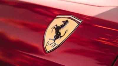 Джон Элканн - Компания Ferrari представит свой первый электромобиль в 2025 году - avtonovostidnya.ru