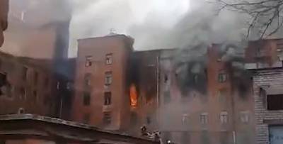 Горящую «Невскую мануфактуру» тушат уже пятые сутки - readovka.ru - Санкт-Петербург
