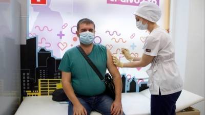 Татьяна Голикова - Число привитых от коронавируса россиян превысило восемь миллионов человек - 5-tv.ru