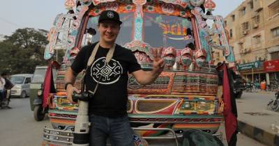 Дмитрий Комаров - "Мир наизнанку": Дмитрий Комаров познакомится с "человеком-лисой" и попытается изменить его жизнь - tsn.ua - Пакистан - Карачи