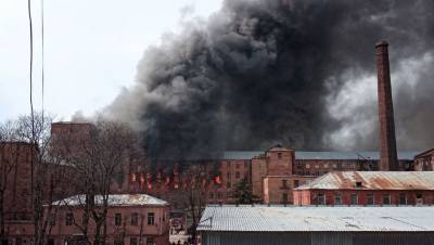 Площадь пожара на «Невской мануфактуре» сократилась до 20 кв. м - gazeta.ru - Санкт-Петербург