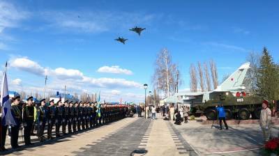 Под Воронежем на церемонии открытия памятника Су-24М устроили авиашоу - vestivrn.ru - Воронеж