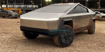 Илон Маск - Илон Маск покатался по территории завода Tesla на пикапе Cybertruck — видео - nv.ua - Техас - шт. Калифорния