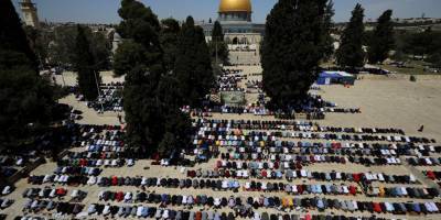 Порядка 70 тысяч мусульман собрались в Иерусалиме на первую молитву в Рамадан — фото - nv.ua - Иерусалим