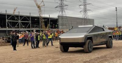 Илон Маск - Маск приехал на строящийся завод на пикапе Cybertruck — видео - reendex.ru - state Texas
