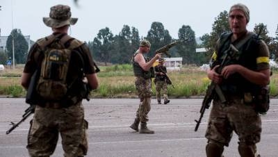 Владимир Зеленский - ВС Украины заявили о 15 обстрелах их позиций в Донбассе за сутки - gazeta.ru - Киев - Крым - Париж