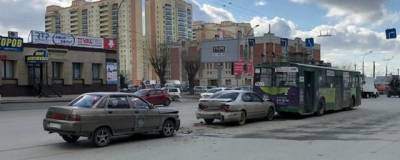 В Новосибирске произошло тройное ДТП - runews24.ru - Новосибирск
