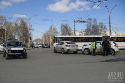 Александр Патрин - На оживлённом перекрёстке в Кемерове столкнулись два автомобиля - gazeta.a42.ru