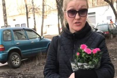 «Подвиньте свои рожи»: две женщины в Москве напали на девочек-подростков около подъезда - vm.ru - Москва - Нападение