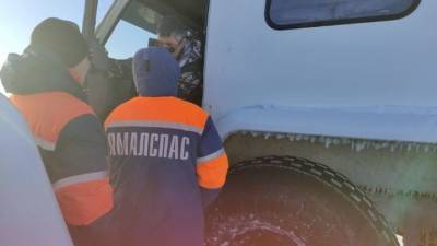 На Ямале ребенок и двое взрослых провалились под лед на вездеходе - vesti.ru