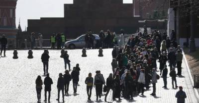 Владимир Ленин - В открывшийся спустя почти полгода Мавзолей Ленина выстроилась огромная очередь - reendex.ru - Москва