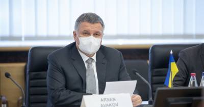 Арсен Аваков - В Украине начинают вакцинировать сотрудников МВД: кто первым получит прививки - tsn.ua