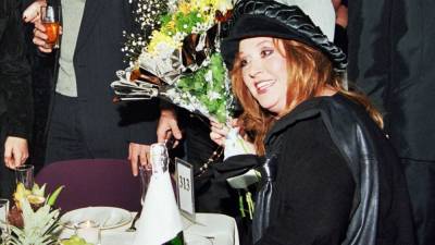 Алла Пугачева - Максим Галкин - Алла Пугачева показала уставленные цветами сад и террасу замка в деревне Грязь - nation-news.ru - деревня Грязь