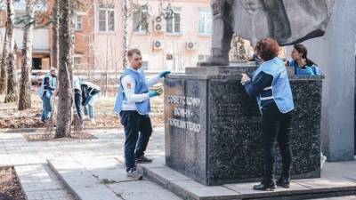 Ольга Амельченкова - «Волонтеры Победы» открыли всероссийский субботник по уборке военных мемориалов - 5-tv.ru - Россия
