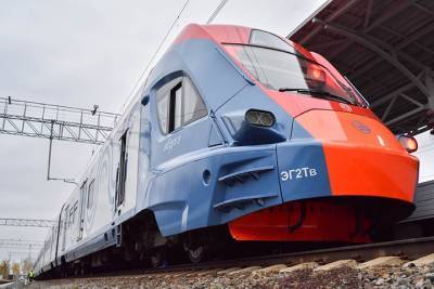 Москвичам показали, как железнодорожники меняют рельсы на путях для МЦД-1 - vm.ru
