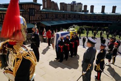 королева Виктория - Георгий СВЯТОЙ - принц Филипп - На похоронах принца Филиппа арестовали голую женщину, которая устроила протест - kp.ua