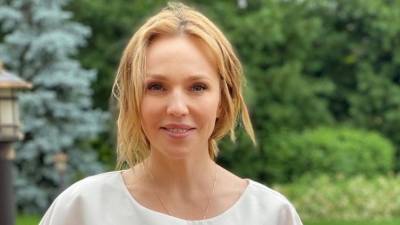 Альбина Джанабаева - Валерий Меладзе - «С рождением!»: как семья встретила Альбину Джанабаеву из роддома — видео - 5-tv.ru