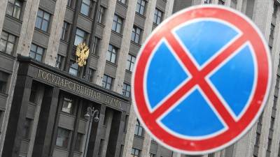 Дмитрий Новиков - В Госдуме назвали высылку ЕС дипломатов гонкой за верность Вашингтону - iz.ru - Вашингтон