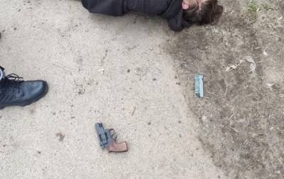 В Житомире мужчина, убегая от полиции, дважды выстрелил сам в себя - korrespondent.net - Житомирская обл. - Житомир
