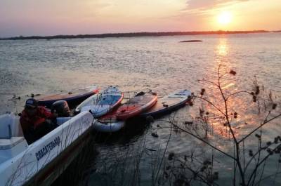 В Рязанской области спасли 27 серферов, которых ветром относило от берега - 7info.ru - Рязанская обл.