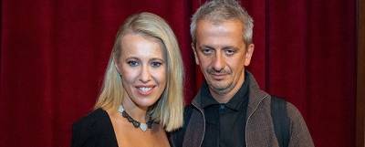 Константин Богомолов - Ксения Собчак - Богомолов набросился на пристававшего к Собчак поклонника - runews24.ru