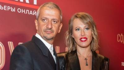 Константин Богомолов - Ксения Собчак - «Сумасшедший какой-то»: Богомолов спас Собчак от атаки навязчивого фаната - 5-tv.ru - Москва