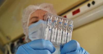 Мелита Вуйнович - В мире сделали около 780 млн прививок от коронавируса - ren.tv