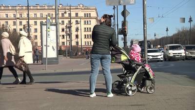В Петербурге кусок лепнины упал в коляску с ребёнком - tvc.ru - Санкт-Петербург