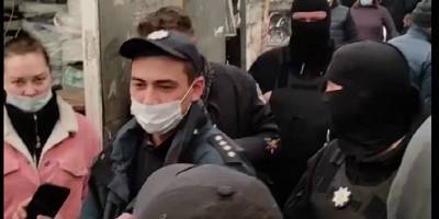 Пьяный водитель въехал в ряды Барабашово и полиция начала штрафовать нарушителей на рынке – Видео - ТЕЛЕГРАФ - telegraf.com.ua - Харьков
