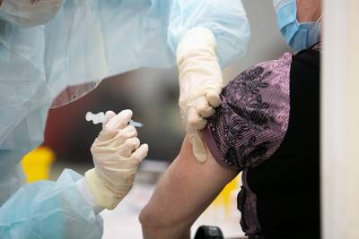 Мелита Вуйнович - ВОЗ: прививки от коронавируса в мире получили 780 млн человек - znak.com