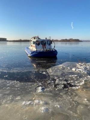 Девятерых рыбаков спасли сотрудники МЧС с дрейфующей льдины в Городецком районе - vgoroden.ru