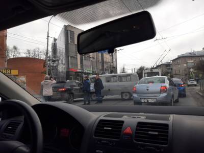 Из-за ДТП с участием автомобиля аварийных служб и иномарки в Рязани образовалась пробка - 7info.ru - Рязань