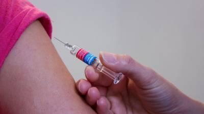 Иммунолог заявил о способности вакцин защищать от мутаций коронавируса - newinform.com - Москва