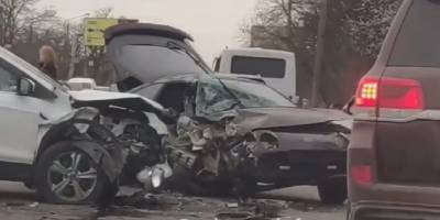 У Метро на 7 км Овидиопольской дороге столкнулись 5 авто - Видео ДТП Одесса 18.04.2021 - ТЕЛЕГРАФ - telegraf.com.ua - Одесса